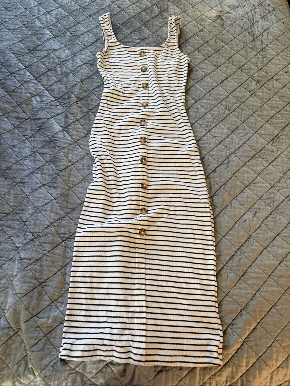 Striped Sleeveless Button-Front Midi Dress - White/Black